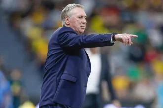 Técnico Carlo Ancelotti