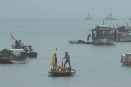 Pescadores no mar