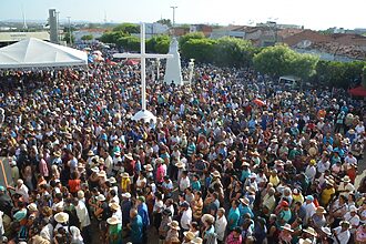 Fieis Acompanham Celebracao De Missa Na Capela Do Socorro em Juazeiro do Norte
