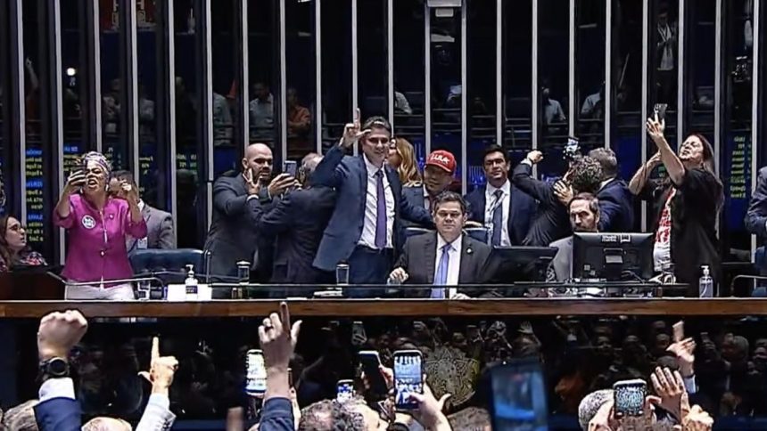 Senado escala 6x1